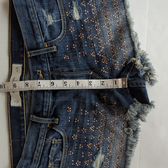 Abercrombie & Fitch Distressed Embellished Frayed Shortie Jean Shorts 0 ( W25) - Picture 15 of 16